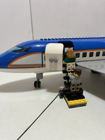 LEGO Airport Passenger Terminal 60104 Used Complete W/5 Minis No Box Or Manual