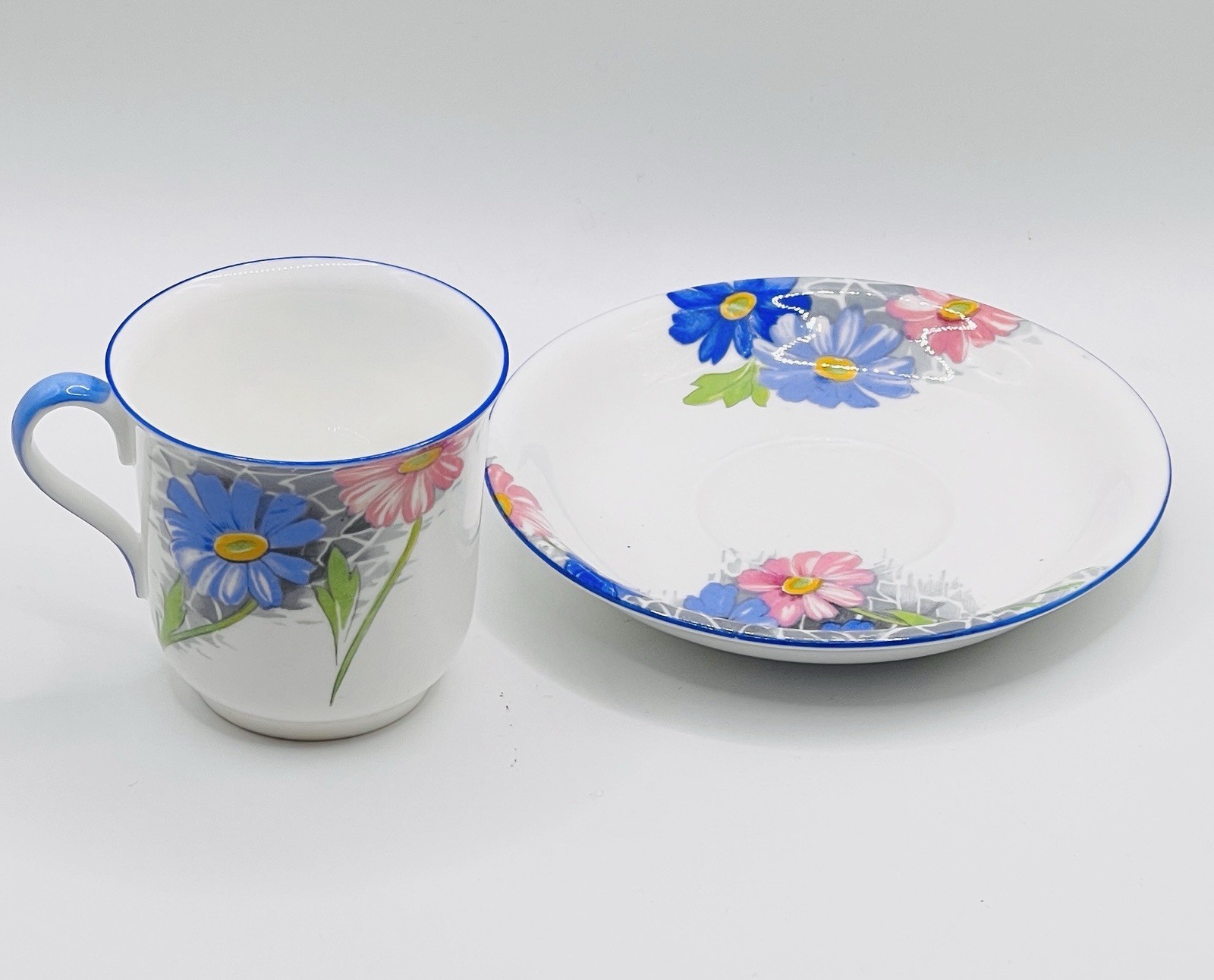 Shelley Bone China Demitasse Duo Cup & Saucer  / Pattern: 12216 - Daisy / VTG