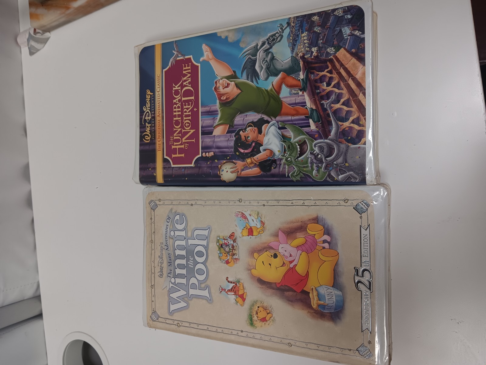 The Humchaback Of Notre Dame & The Many Adventures Of Winnie The Pooh VHS (2)