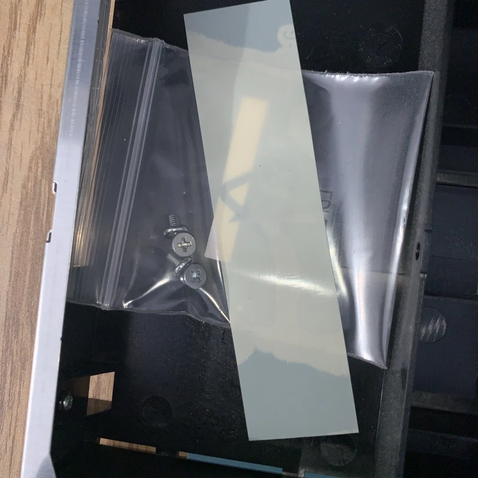 (Lot of 2) Intel SAS HDD 3.5 to 2.5 caddy With Screws P/N: 1B31HY800-600-G - Image 2 of 4