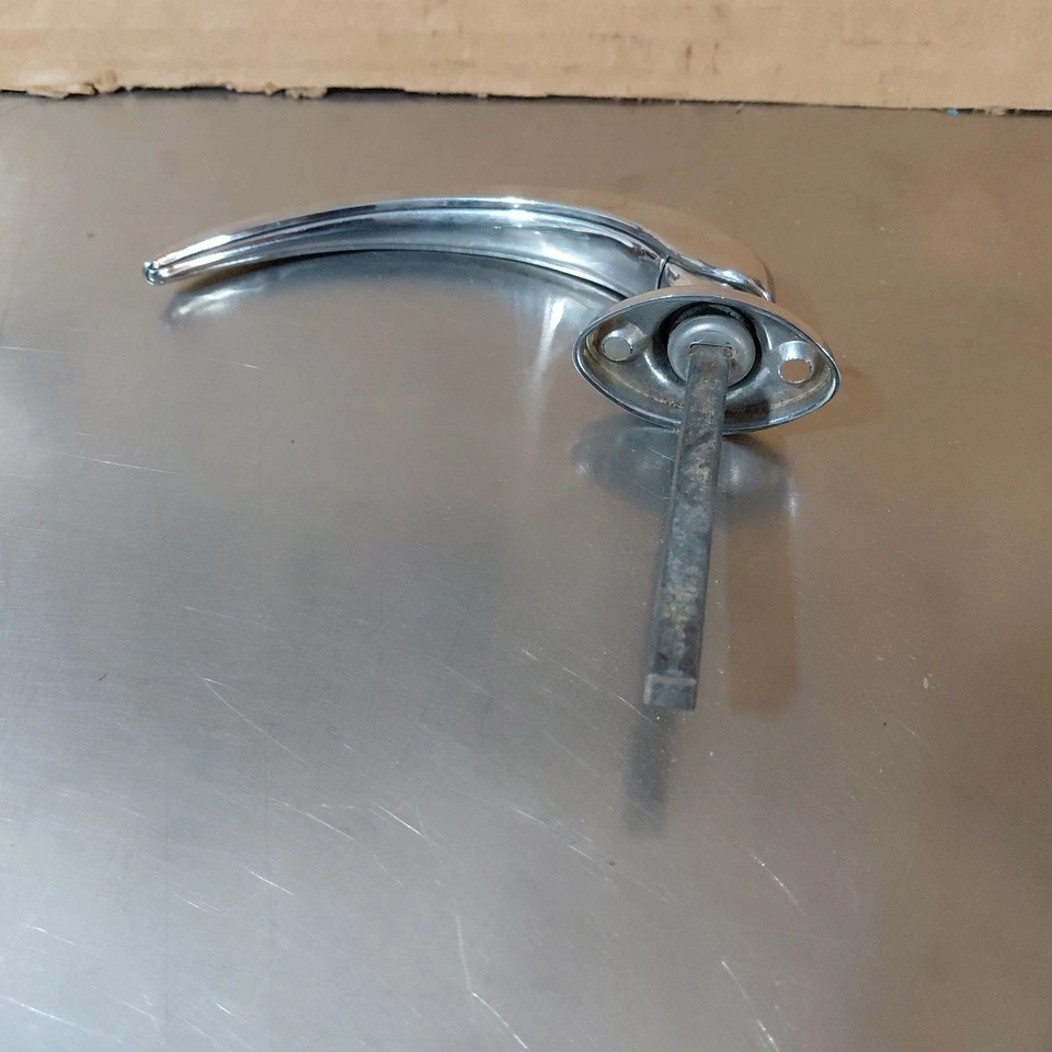 Внешняя дверная ручка 1937 Studebaker Dictator & President новая из старых запасов 265370 - Изображение 3 из 4