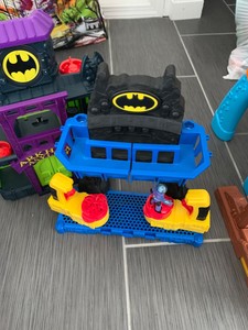 imaginext dc super friends battle batcave