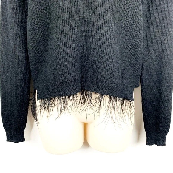 Suéter tejido con cable con dobladillo pluma Felicia negro Lucy Paris talla mediana Foto 2 de 4