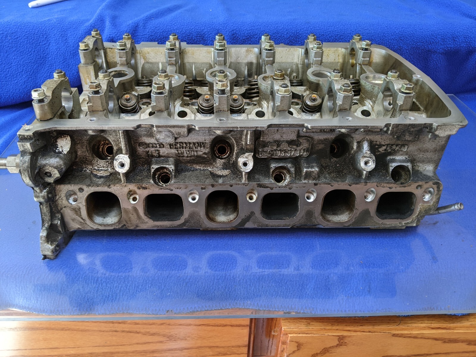 cylinder head bare with valves left Bentley CONTINENTAL gt 6.0 W12 07C10373n