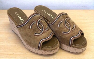 靴 CHANEL coco mark suede sandals brown CHANEL COCO MARK Stitch Wedge Sole Sandals Mules Shoes Women EU 36