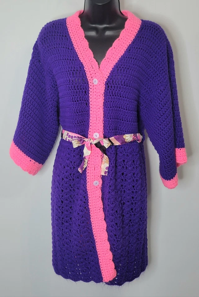 Abrigo largo suéter de colección hecho a mano manga kimono ganchillo 3 botones púrpura y rosa Foto 2 de 4