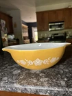 PYREX 444 4 QT Cinderella Mixing Bowl Butterfly Gold – White Floral on Gold
