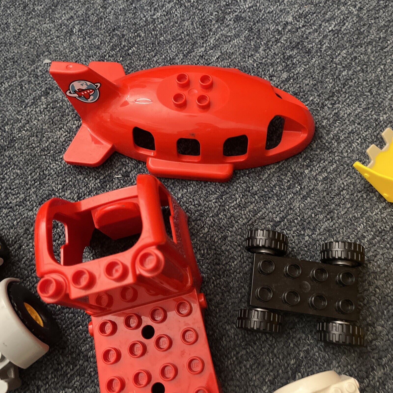 Lego Duplo 1kg Bulk Lot Vehicles, Planes, Boats and Parts - Picture 3 of 9