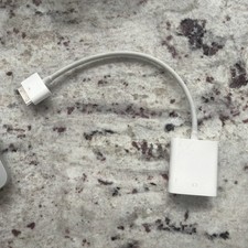 Apple VGA Adapter for iPad, iPhone and iPod Touch 30-pin to VGA Model A1368