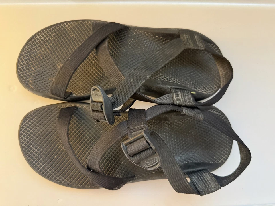 Sandalias deportivas Chaco Z1 negras clásicas de senderismo para mujer 10 Foto 3 de 4