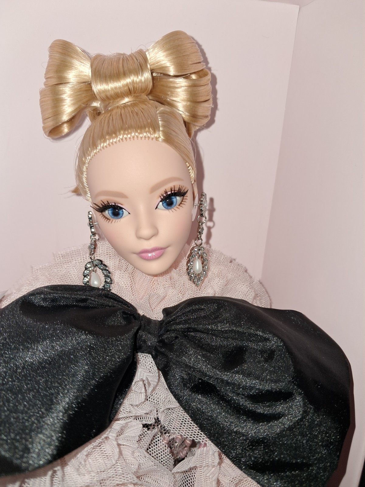 Кукла Barbie Atelier Doll #1 Grand Couture Silkstone 14.5" Platinum #2054/5000 — фото 2
