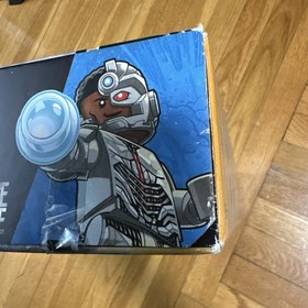 New Factory Sealed LEGO DC Comics: Flying Fox: Batmobile Airlift Attack (76087)