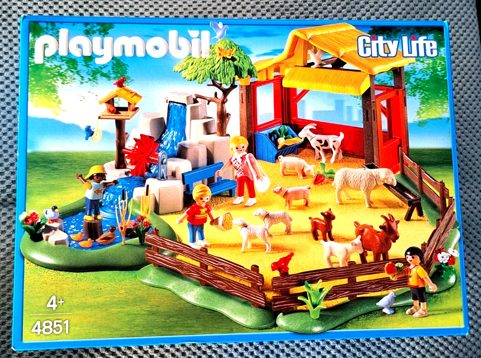 Playmobil City Life - Zoo / Animal Park - 4851 Petting Zoo - New & OVP