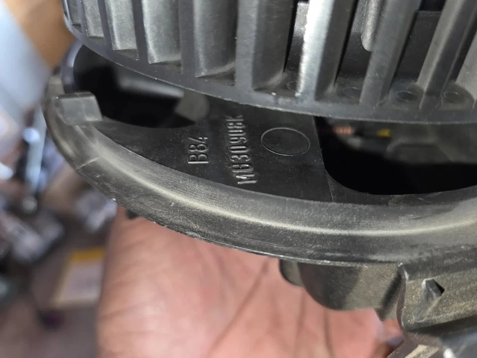 2007 RENAULT MEGANE GEBLASEMOTOR M030908K - Bild 2 von 2