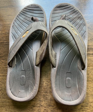 Vintage Oakley Flip Flops men size 12 brown comfort thong slip on sandals