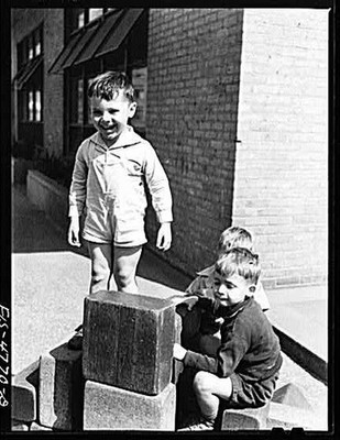 Photo:Queens New York Nursery School Children with Blocks 1930s