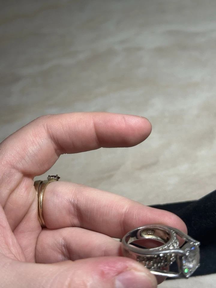 sterling silver ring with a large central cubic zirconia stone and small stone 5 - Image 4 of 4