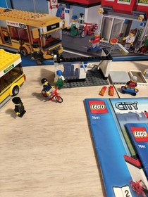 LEGO City City Corner 7641 Bus & Pizza Shop - PARTIAL set w/ manuals + box