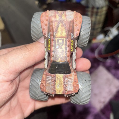 Monster Jam Max D Hunter Monster Truck Zombie Invasion Scale 1:64 Rare VGC - Picture 2 of 7