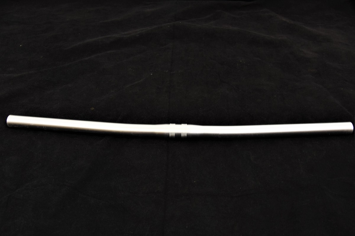 Manubrio Dritto 580 Mm Acciaio – 22,2 Mm – Argento – Attacco 25,4 Mm – MTB/ATB/Bici