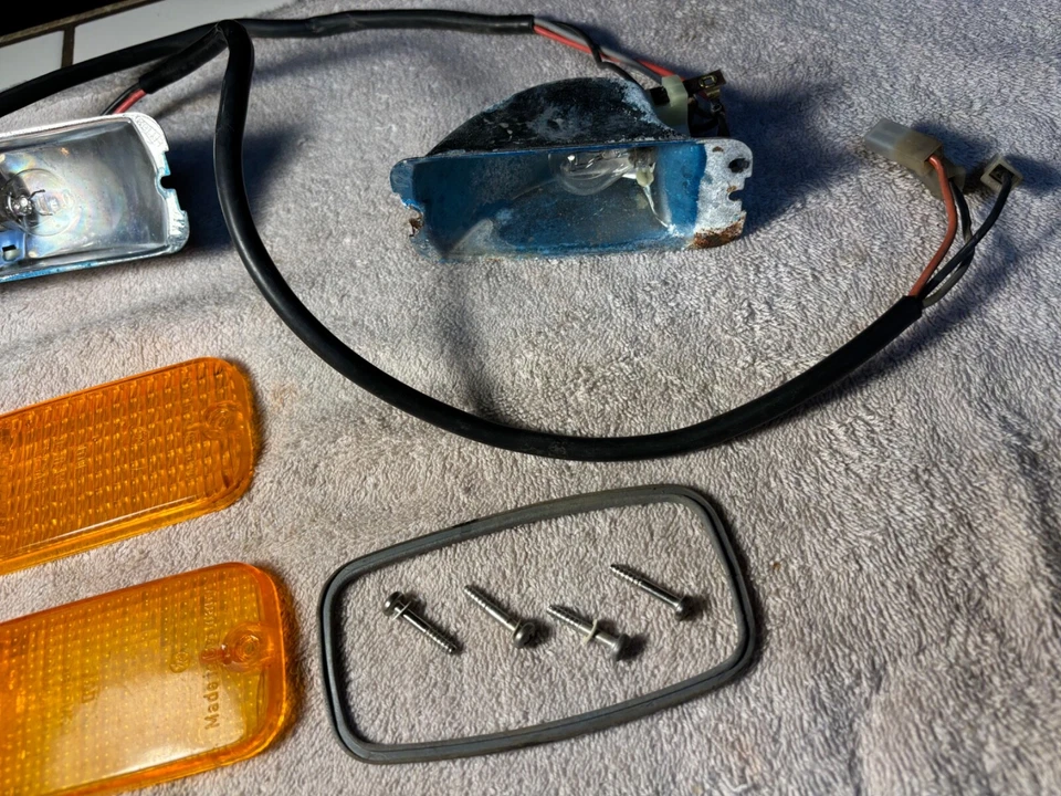 Piezas de lámpara de estacionamiento Volkswagen Dasher usadas SAE IP 76 Foto 3 de 4