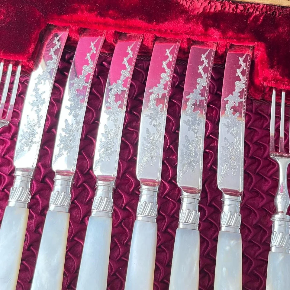 [UK] [White Mother of Pearl] Dessert Set 12 Knives/Forks in Decorative Wooden Ca - Image 4 of 4