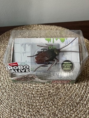 ZURU ROBO ALIVE Crawling CockRoach SUPER FAST GLOWS (2)