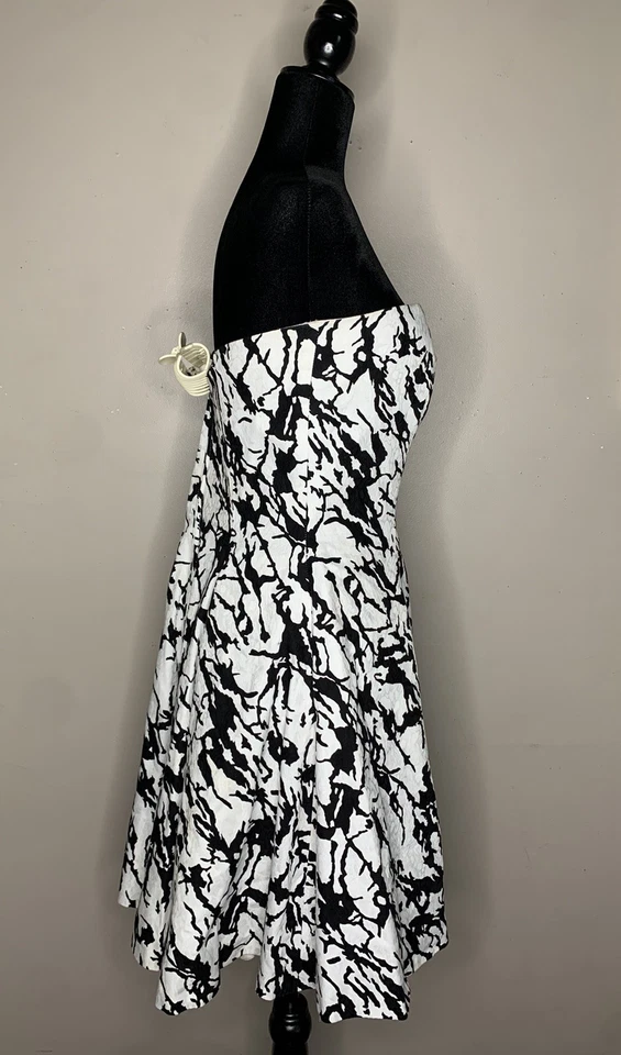 Vestido de festa vintage Lillie rubi saia puff preto branco estampa abstrata feminino 12 - Imagem 3 de 4