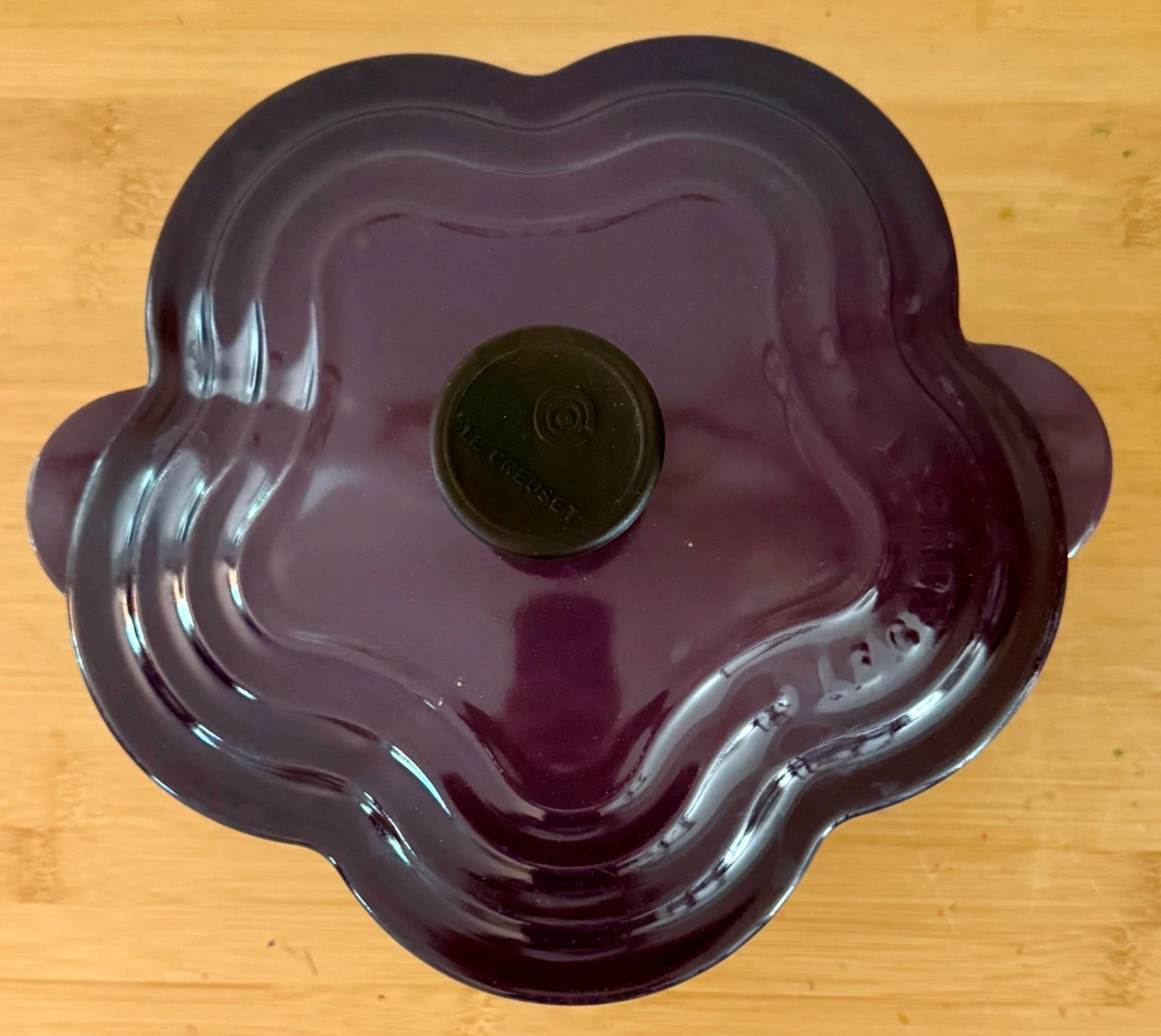 Le Creuset Cocotte Fleur Flower 20cm 7.3/4" 2L 2.1/4qt Cassis Cast Iron
Opens in a new window or tab