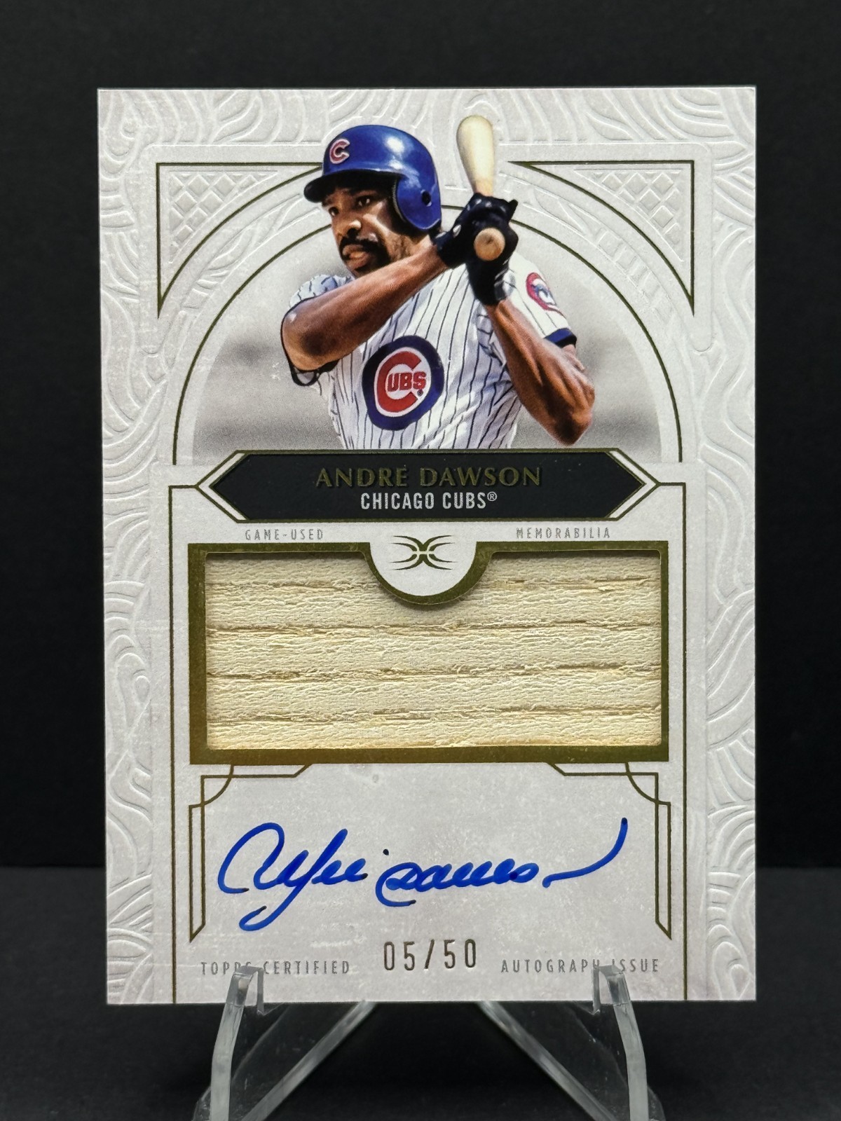 2025 Topps Definitive Andre Dawson Game Used Bat Auto - HOF Cubs view 1