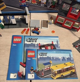 LEGO City City Corner 7641 Bus & Pizza Shop - PARTIAL set w/ manuals + box