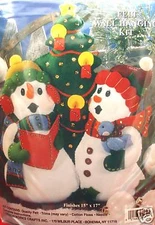 #5132 DESIGN WORKS CRAFTS "CAROLING SNOWMEN" WALL HANGING KIT - NIP!