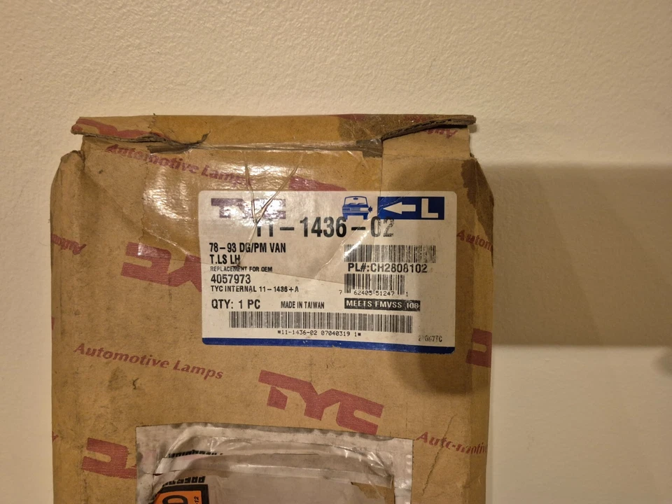 Крышка заднего фонаря в сборе 1978–1993 левый водитель фургонов Dodge и Plymouth - Изображение 4 из 4