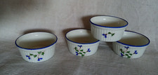 4 ramequins à entremets en porcelaine, décor aux barbeaux