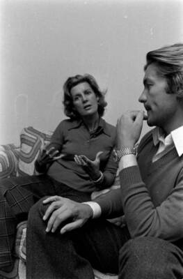 Actor Helmut Berger & film producer Marina Cicogna pose for portr- Old Photo 2