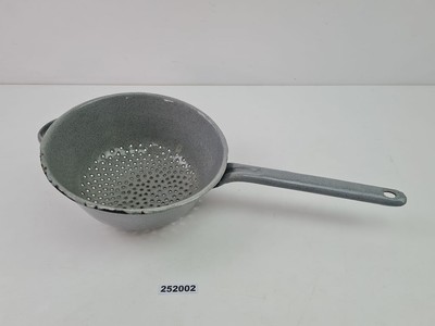 Sieb Emaille Ø 20cm grau meliert Stiel Nudelsieb Vintage Deko Haushalt #252002