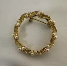 Vintage Gerrys  Gold Tone Wreath with Faux Pearls Brooch Scarf Ring Pin