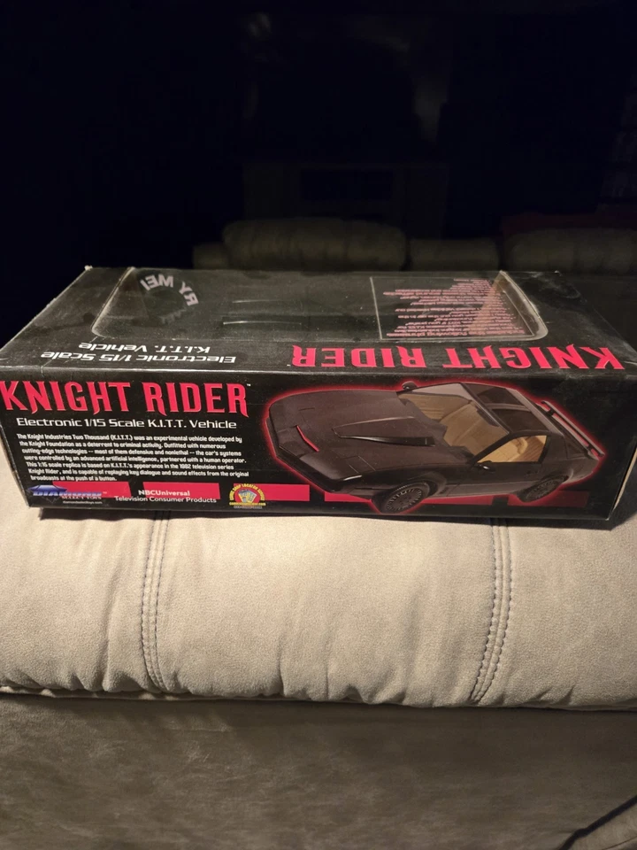 Diamond Select Knight Rider Electronic Kit 1:15 Scale Kitt - Image 2 of 2
