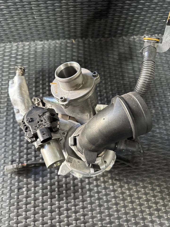 Conjunto turbocompresor CNTN para motor de 4 cilindros Audi A3 2.0 2015 Foto 3 de 4