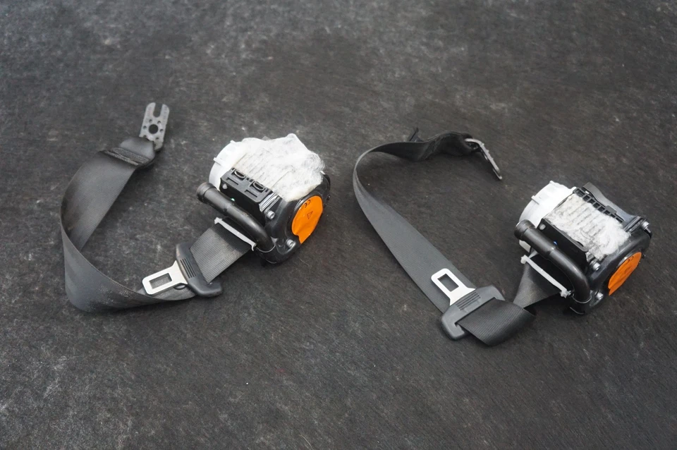 Juego 2 retractores de cinturón de seguridad trasero izquierdo y derecho OEM 4G0857805C Audi RS7 2014-2018 Foto 2 de 4