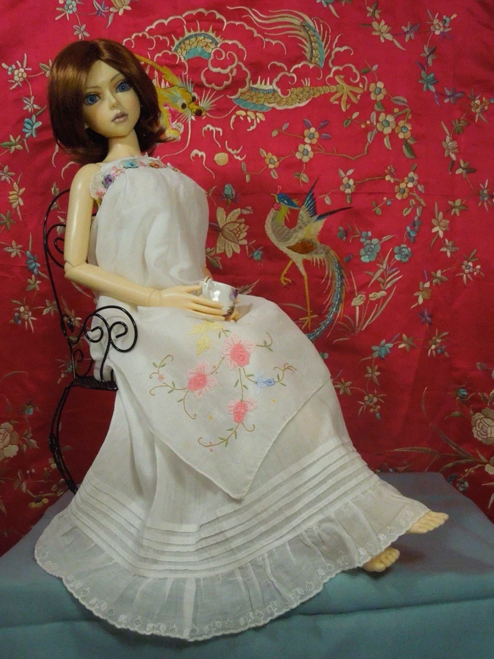 Muñeca niña BJD CON SU VESTIDO Foto 2 de 2