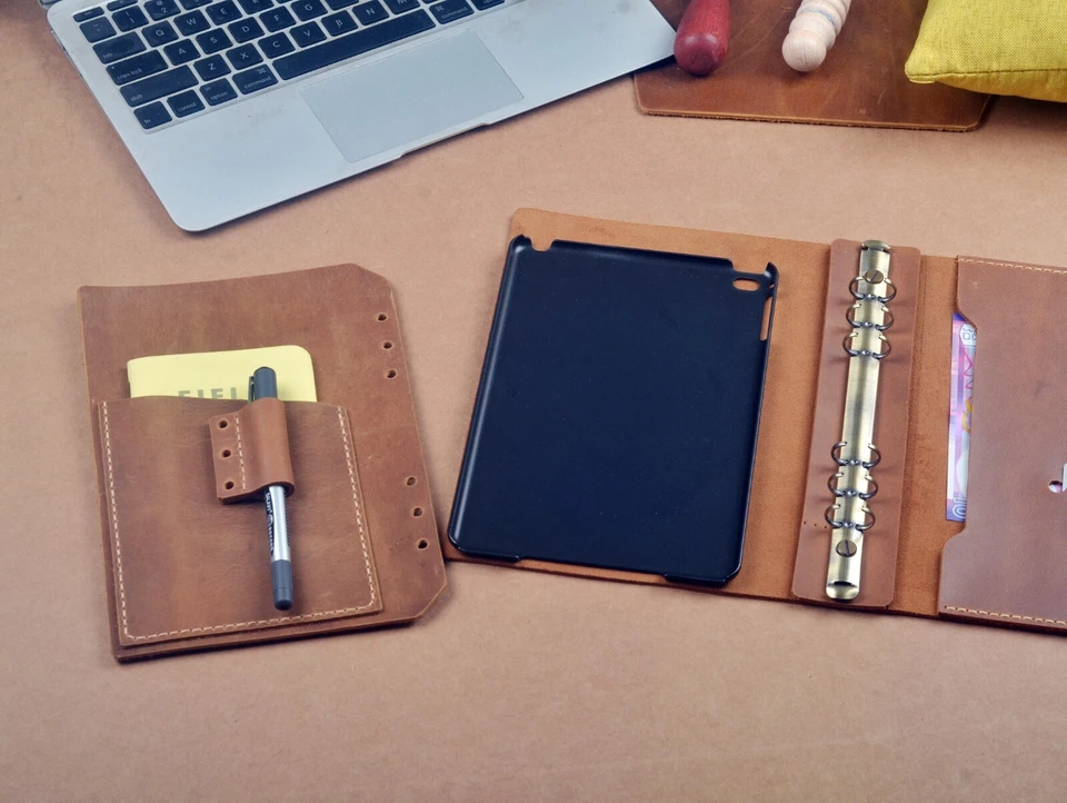 Mini funda de cuero hecha a mano para iPad con carpeta A5 de 6 anillos en cuero Crazy Horse Foto 3 de 4