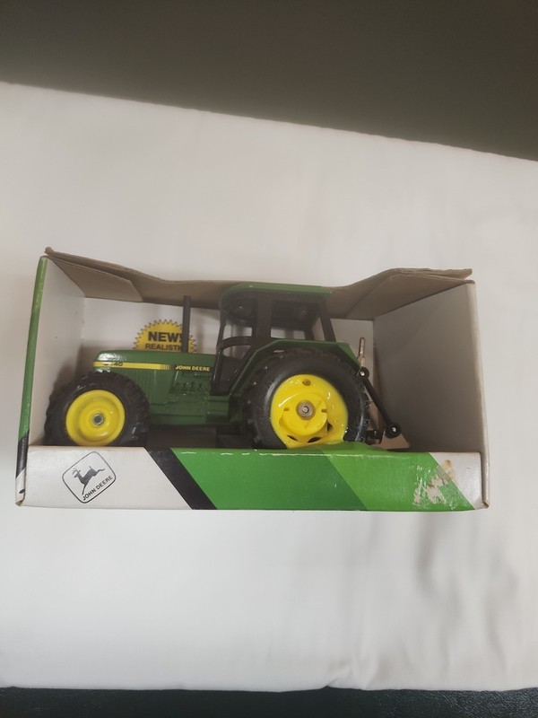 ERTL Vintage John Deere #5537 Tractor 1/32 Scale NIB