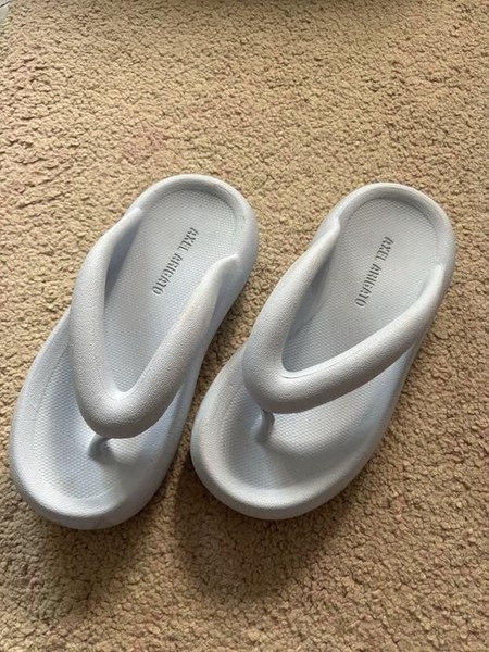 Women Axel Arigato Flip Flops White 37