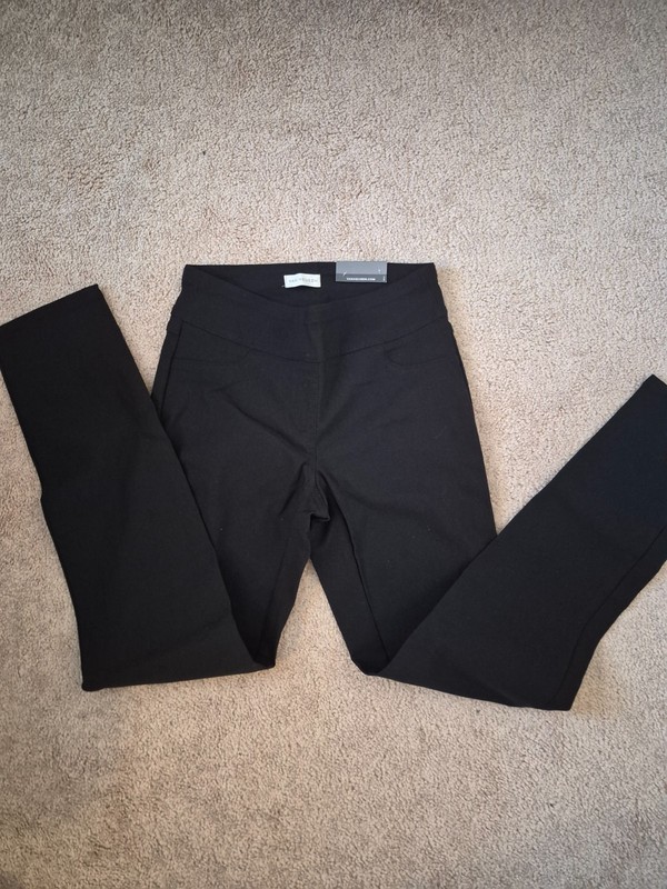 Vanhusen Slim Fit Black Dress pants Size 0 plus BONUS Top!