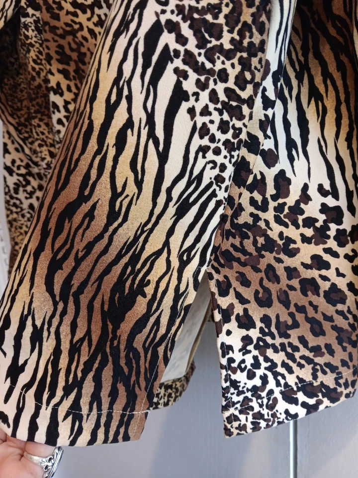 Camisa Top Blusa De Colección Moda Bug Para Mujer Estampado Animal Con Botones Talla 22 24 ~ Usada en Excelente Condición Foto 3 de 4