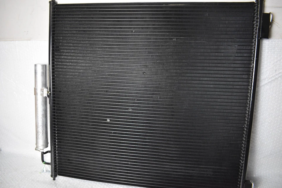 Radiador condensador LAND ROVER LR3 SE SPORT A/C 2005-2009 AFTERMARKET - Imagem 3 de 4