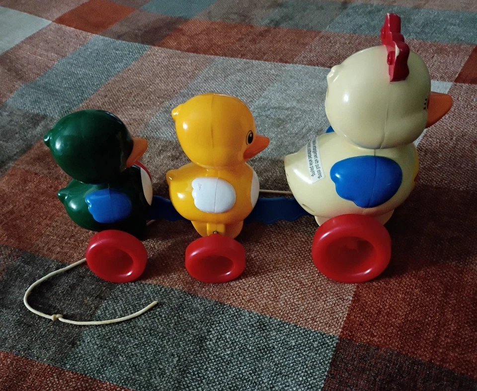 Vintage TOMY Duck Family Pull Toy - Image 2 of 4