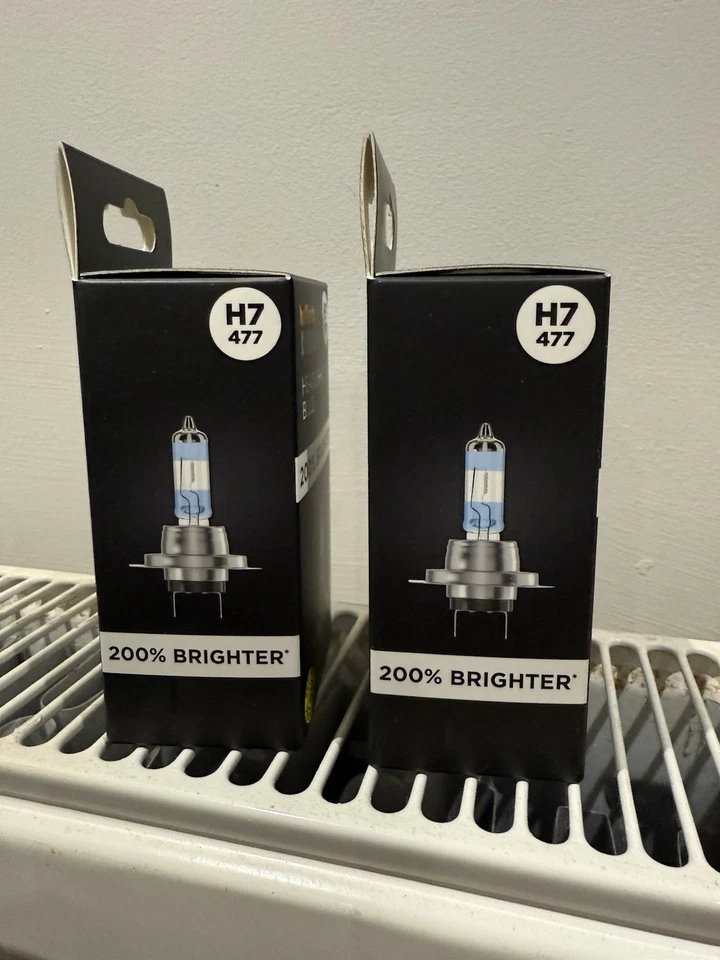 X2 - Halfords Advanced headlight Bulbs - 200% Brighter - H7 477 - RRP £35.98 - Image 4 of 4