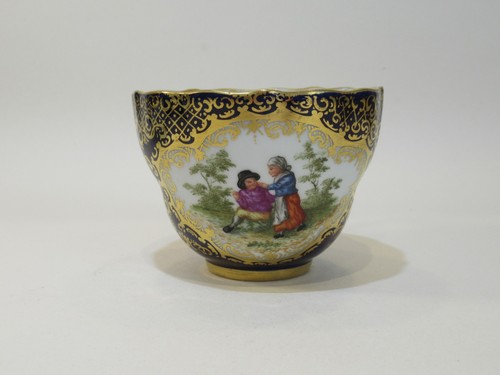19TH CENTURY MEISSEN (GERMAN) PORCELAIN TEA CUP/SAUCER PAINTED FIGURAL VIGNETTES - Picture 9 of 16